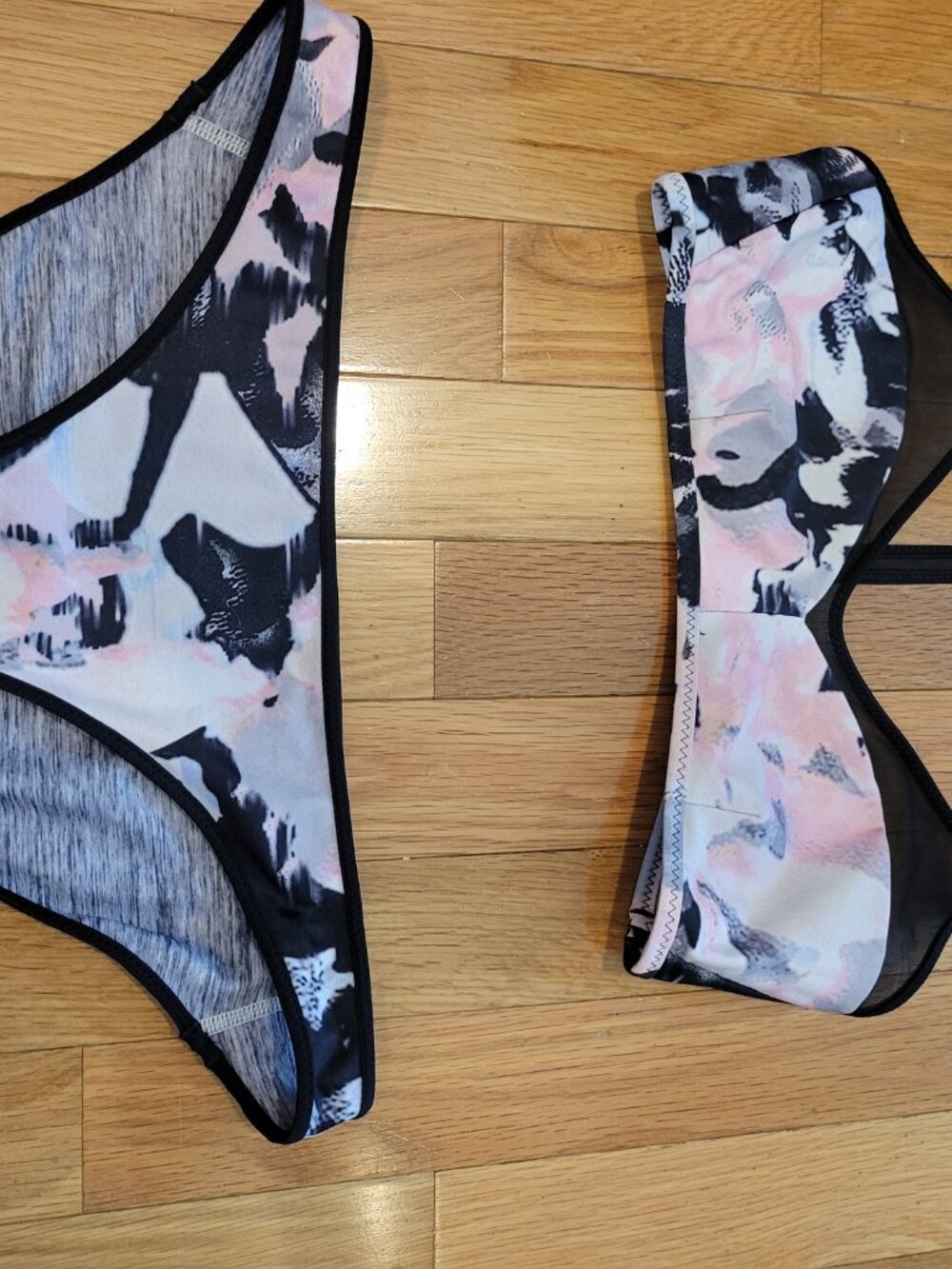 2 piece Lululemon reversible bikini set - Picture 2 of 3